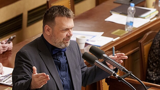 Sch�ze Poslaneck� sn�movny. Vysloven� d�v�ry vl�d�. Na sn�mku Martin Baxa (ANO). (15. ledna 2026)