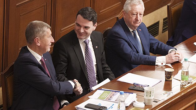 Sch�ze Poslaneck� sn�movny. Na sn�mku premi�r Andrej Babi� (ANO) a Petr Macinka (Motorist� sob�) (13. ledna 2026)