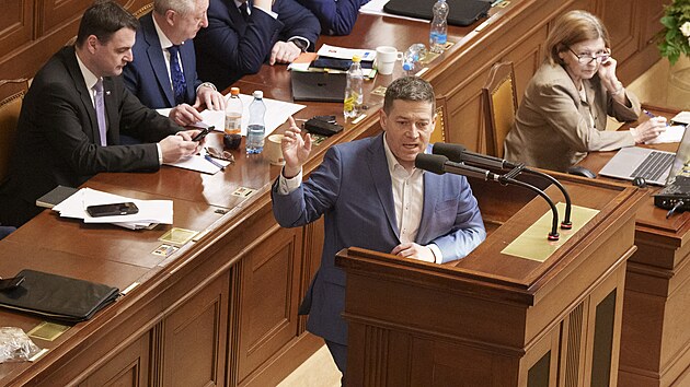 Sch�ze Poslaneck� sn�movny. Vysloven� d�v�ry vl�d�. Na sn�mku Patrik Nacher (ANO). (14. ledna 2026)