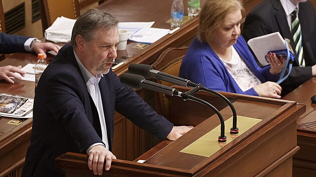 Sch�ze Poslaneck� sn�movny. Vysloven� d�v�ry vl�d�. Na sn�mku Radek Koten (SPD). (15. ledna 2026)