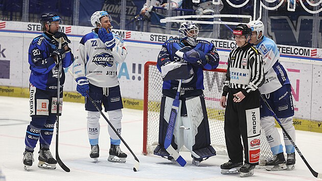 Hokey kenara çekildi, Vítkovice'deki kurtarıcılar taraftarı canlandırıyordu