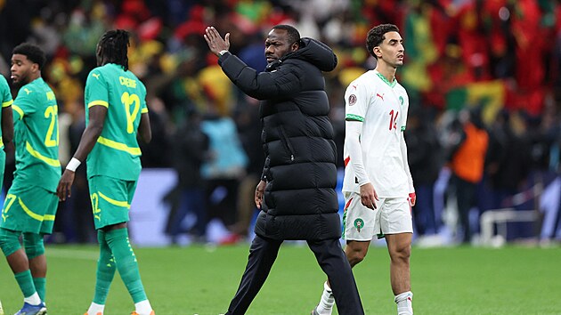 El canto de Pape Thiaw encabeza la pena del baño.