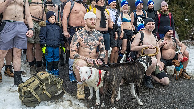 Otu�ilci vystoupali na Je�t�d. Akce se z��astnil i libereck� MMA z�pasn�k a hv�zda organizace Oktagon Dominik Humburger (se psy). (17. ledna 2026)