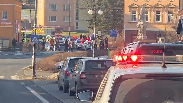 Střelba na úřadě v Chřibské. Mrtvá žena a útočník