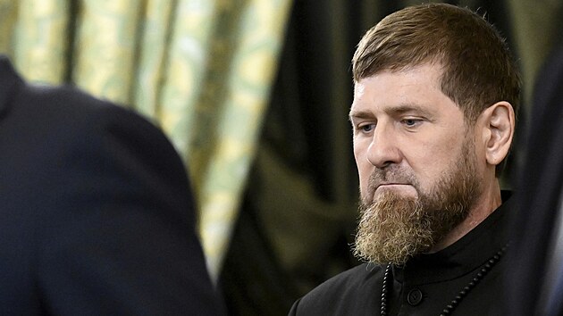 „Přísahám při Alláhovi.“ Kadyrov na videu tvrdí, že ledviny má v pořádku a neumírá