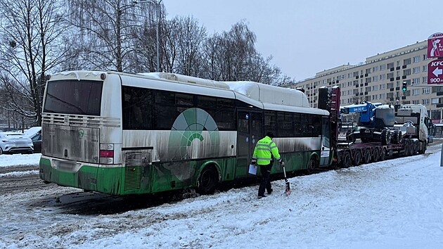 Nehoda autobusu s n�kladn�m vozem v centru Hav��ova. (13. ledna 2026)