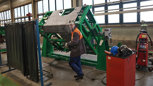 Ve Vojensk�m oprav�rensk�m podniku v �enov� u Nov�ho Ji��na za�ali novou �ru. D�ky spln�n� nejvy���ch m���tek kvality nov� pracuj� i pro n�meck� Bundeswehr. (13. ledna 2026)