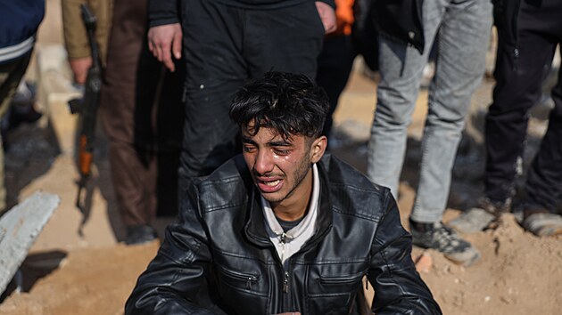 Mezi syrskou arm�dou a kurdsk�mi silami SDF vypukly nov� boje. Sn�mek poch�z� z Rakky. (19. ledna 2026)