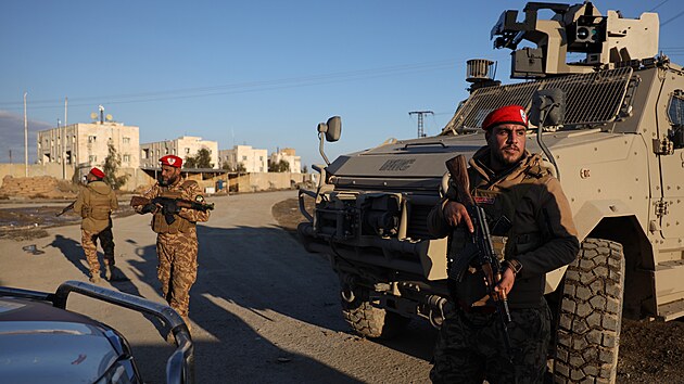 Mezi syrskou arm�dou a kurdsk�mi silami SDF vypukly nov� boje. Sn�mek poch�z� z Rakky. (19. ledna 2026)