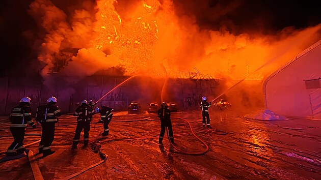 Po��r skladov� haly v Plan� u �esk�ch Bud�jovic. (12. ledna 2026)