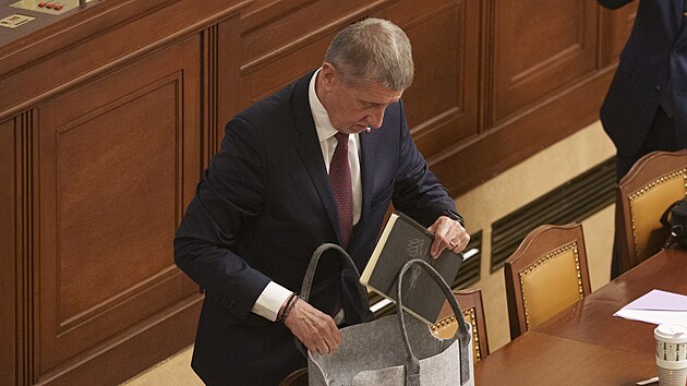 Premi�r Andrej Babi� p�ed hlasov�n�m o d�v��e vl�d� (13. ledna 2026)