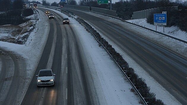 Stavba�i v Pardubick�m kraji nyn� pracuj� na stavb� d�lnice D35 kolem Litomy�le, d�le na �seku D�b�nov�Litomy�l a Ostrov� Vysok� M�to s tunelem Homole. �sek ze Svitav do Mohelnice by se mohl za��t stav�t je�t� letos. (13. ledna 2026)