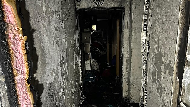 Po��r bytovky v Horom��ic�ch. Hasi�i z domu zachr�nili 25 lid�. (12. ledna 2026)