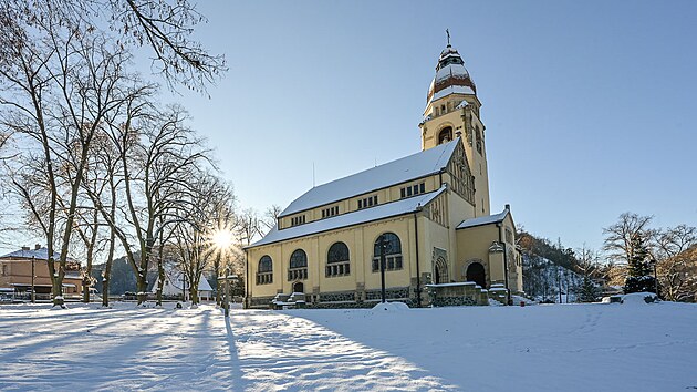 Kostel sv. Jana Nepomuck�ho ve �t�chovic�ch, zasv�cen� patronu Svatoj�nsk�ch proud�, lo�a��, vora��, ��fa��, mlyn��� a zpov�dn�k�.