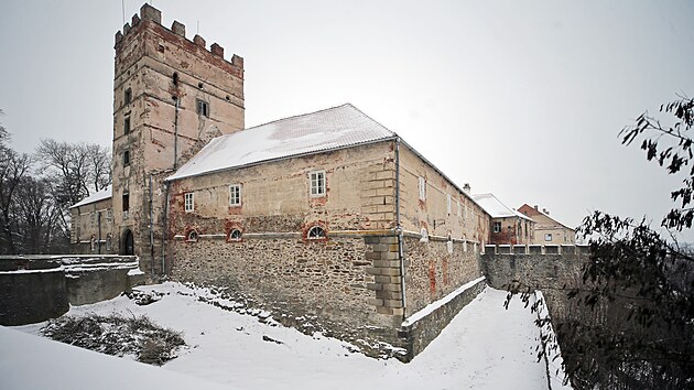 St�t t�sn� p�ed koncem roku nab�zel v aukci k prodeji hradebn� park�ny z�mku Brtnice a jednu ze zdej��ch ba�t. O nemovitosti, kter� v�ak nemaj� prakticky ��dn� vyu�it�, nem�l za vyvol�vac� cenu 3,7 milion� korun z�jem nikdo.