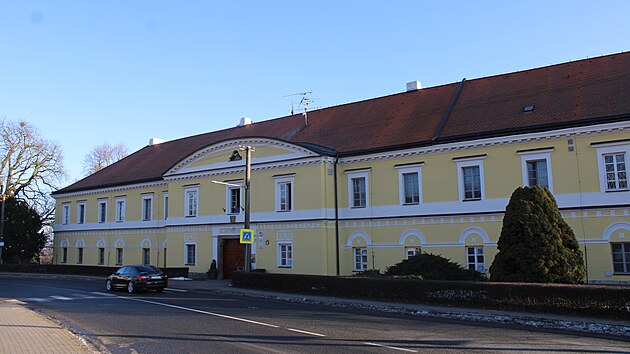 V z�mku ve V�i od roku 2003 s�dl� krajsk� organizace Domov ve V�i. Ta se star� o ment�ln� handicapovan� klienty.