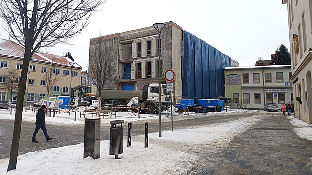 Rekonstrukce budovy b�val�ho m�stsk�ho ��adu na n�m�st� m� skon�it letos v kv�tnu.