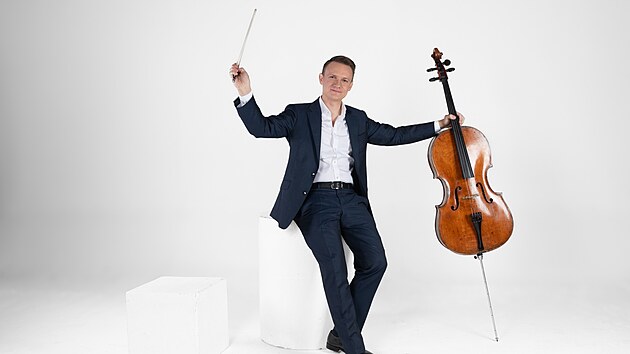 Violoncello zaujalo Jana Zv��inu u� v d�tstv�, a to sv�m kr�sn�m zvukem. Dnes na n�j �sp�n� hudebn�k hraje u� v�ce ne� t�i desetilet�.