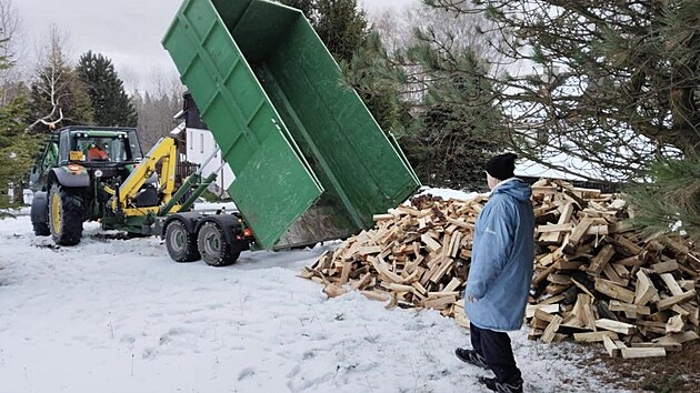 Kontejner d�eva dorazil k panu Vlastimilovi z Filipovic.