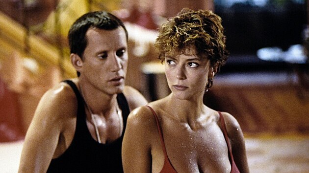 Rachel Wardov� a James Woods ve filmu V�emu navzdory (1984)