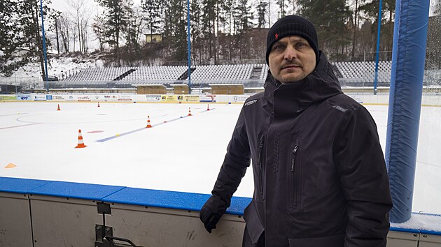 Povrly, 13. 1. 2026. Zimn� stadion Ji��ho Svobody, p��pravy na Povrly Outdoor Hockey Games.  Ji�� Sochor, majitel hokejov�ch Pir�t� Chomutov.