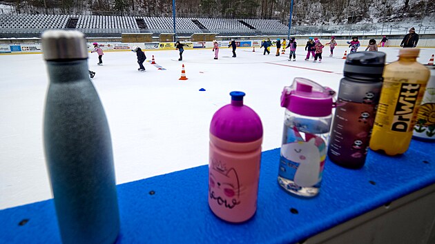 Povrly, 13. 1. 2026. Zimn� stadion Ji��ho Svobody, p��pravy na Povrly Outdoor Hockey Games.