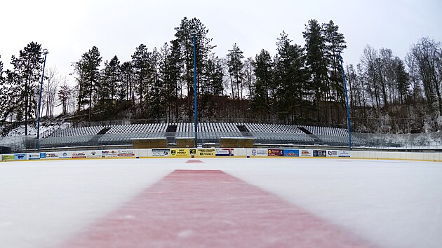 Povrly, 13. 1. 2026. Zimn� stadion Ji��ho Svobody, p��pravy na Povrly Outdoor Hockey Games.