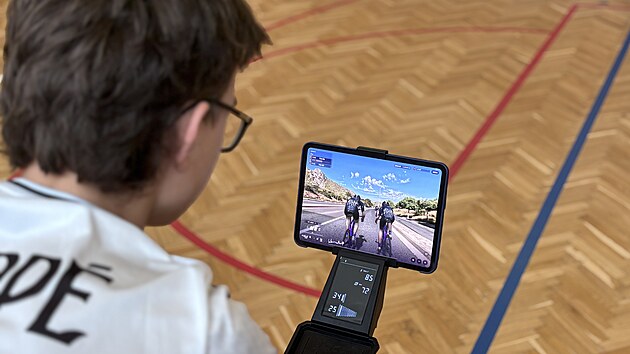 Zden�k �tybar p�ijel se svou cyklistickou akademi� do Karlov�ch Var�.