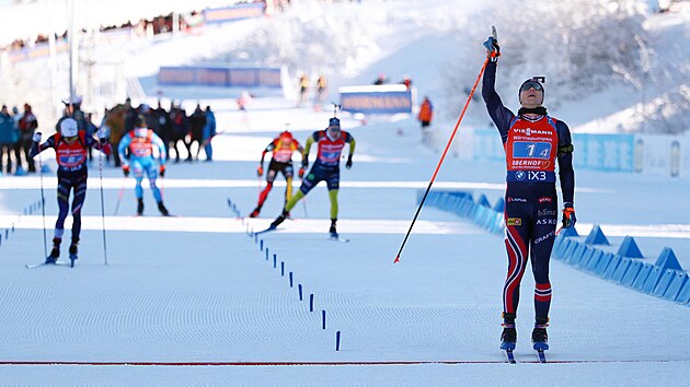 Vetle Christiansen mengirim bola ke langit dengan saluran taffeta di Oberhof.