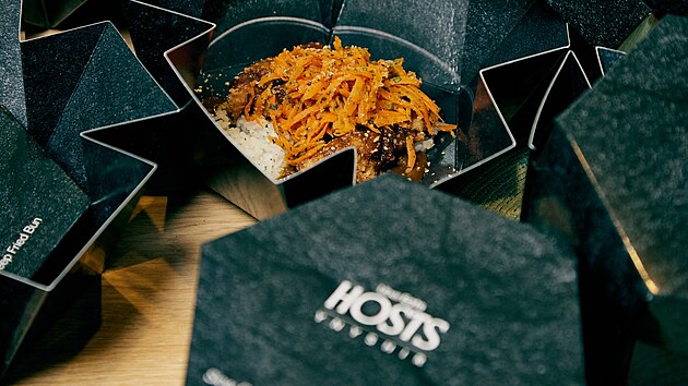 Restaurace Ynyshir za�ala spolupracovat s Uber Eats. Degusta�n� menu vyjde na 200 liber, co� je v p�epo�tu zhruba 5 600 K�. (6. prosince 2023)