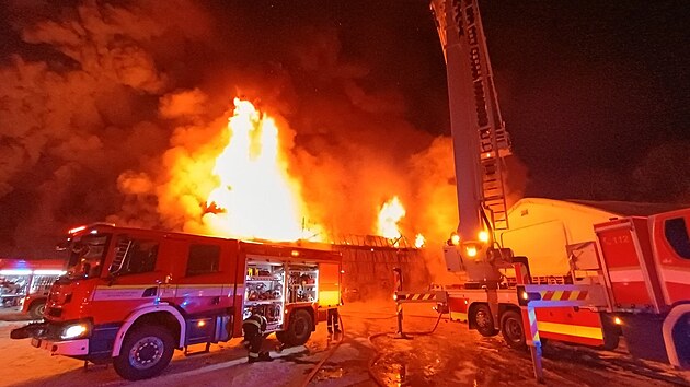 Po��r skladov� haly v Plan� u �esk�ch Bud�jovic. (12. ledna 2026)