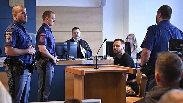 Daniel Kratochv�l, ob�alovan� ze zap�len� baru ve Zl�n� z ledna 2025, v jednac� s�ni zl�nsk� pobo�ky Krajsk�ho soudu Brno (12. ledna 2026)