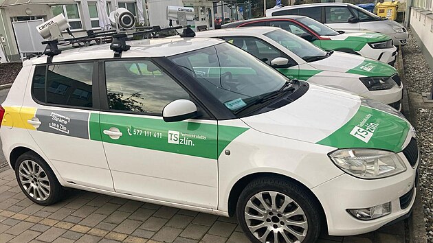 Nov� �chytr� auto s kamerami bude jezdit po Zl�n� a kontrolovat, jestli maj� �idi�i zaplacen� parkovn�.