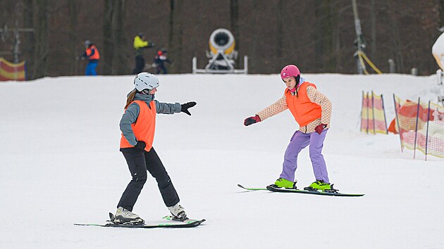 �kola ly�ov�n� na sjezdovce ve Zl�n� (leden 2026)