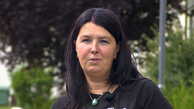 Kate�ina (43) pracuje jako ukl�ze�ka v hotelu. Je zaslou�ilou matkou p�ti d�t�, V�m�ny se ��astnily t�i z nich.