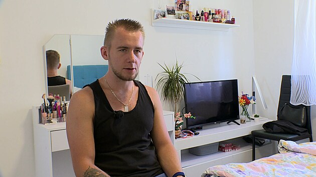 Dan v N�mecku bydl� u� jeden�ct let a Kate�ina s dcerami se p�ist�hovala na jeho popud.