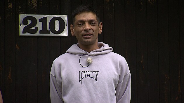 M�ra je na rodi�ovsk� dovolen�, na starost m� dom�cnost a osm d�t�.