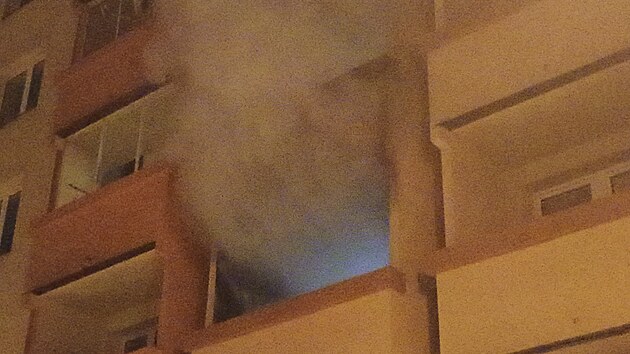 Po��r bytu v ulici Pr�b�n� v �esk�ch Bud�jovic�ch. (14. ledna 2026)