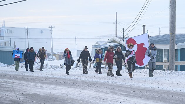 P�vodn� obyvatel� Gr�nska demonstruj� na podporu ostrova jako sou��sti D�nsk�ho kr�lovstv�. (17. ledna 2026)