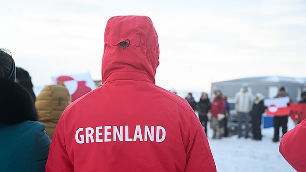 P�vodn� obyvatel� Gr�nska demonstruj� na podporu ostrova jako sou��sti D�nsk�ho kr�lovstv�. (17. ledna 2026)