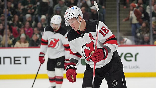 Ond�ej Pal�t (18) z New Jersey Devils pr�v� sk�roval.