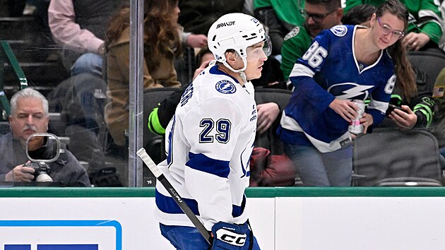 Pontus Holmberg (29) z Tampa Bay Lightning oslavuje g�l.