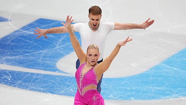 Nat�lie a Filip Taschlerovi b�hem rytmick�ho tance na mistrovstv� Evropy v Sheffieldu