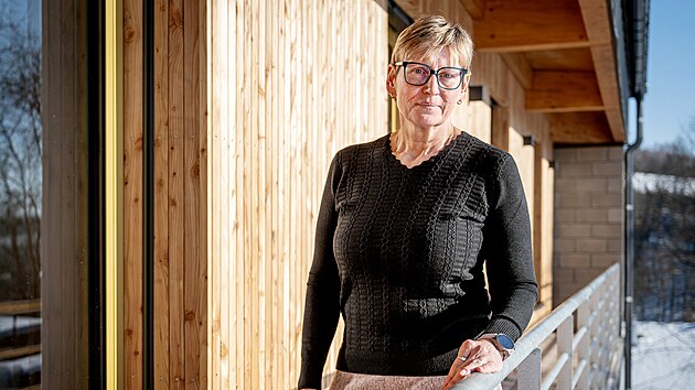 �editelka rokytnick�ho Domova na St��brn�m vrchu Eva Fremuthov� p�i otev�en� dom� s komunitn�mi byty (8. ledna 2026)