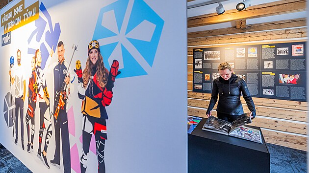 Dv� podla�� Centra Ho�ec v Mal� �p� pat�� p��b�h�m ze zimn�ch olympi�d. (15. ledna 2026)