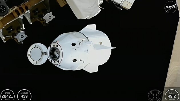 Lo� SpaceX Dragon opou�t�j�c� Mezin�rodn� vesm�rnou stanici kr�tce po odpojen� se �ty�mi �leny pos�dky NASA Crew-11 ve st�edu 14. ledna 2026