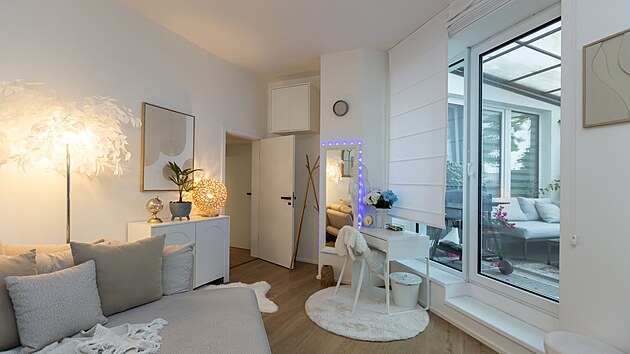 Byt je slo�en z atypick�ch prostor, v�echny ale maj� jedno spole�n� - je v nich tolik m�sta, �e se tam d� i tan�it.