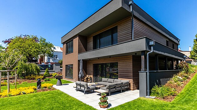 Dispozice rodinn�ho domu je 6+kk.