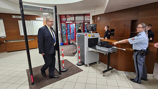 Vladislav Nogol p�ich�z� k soudn�mu jedn�n�. (15. ledna 2026)