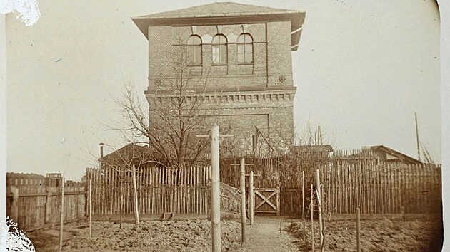 Vod�rensk� v� v�chodn�ho n�dra�� v Opav� � dnes s�dlo multifunk�n�ho prostoru KUPE